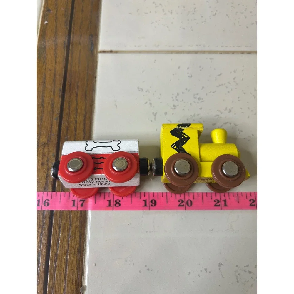 Peanuts Snoopy Woodstock‎ Yellow Train Wood Toy Car 2012